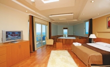 Hotel Crystal Admiral Resort Suites & Spa_5