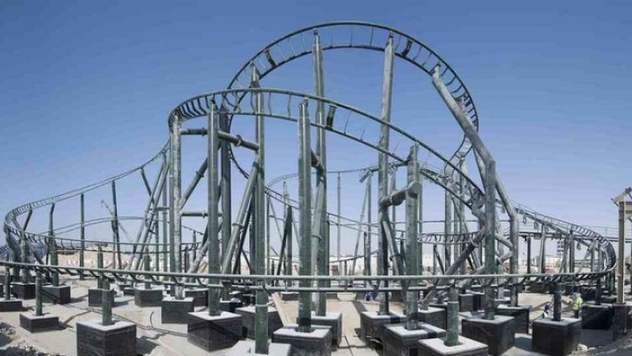 Primul rollercoaster instalat la Legoland Dubai 1