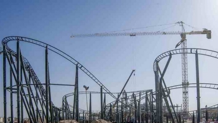 Primul rollercoaster instalat la Legoland Dubai 3